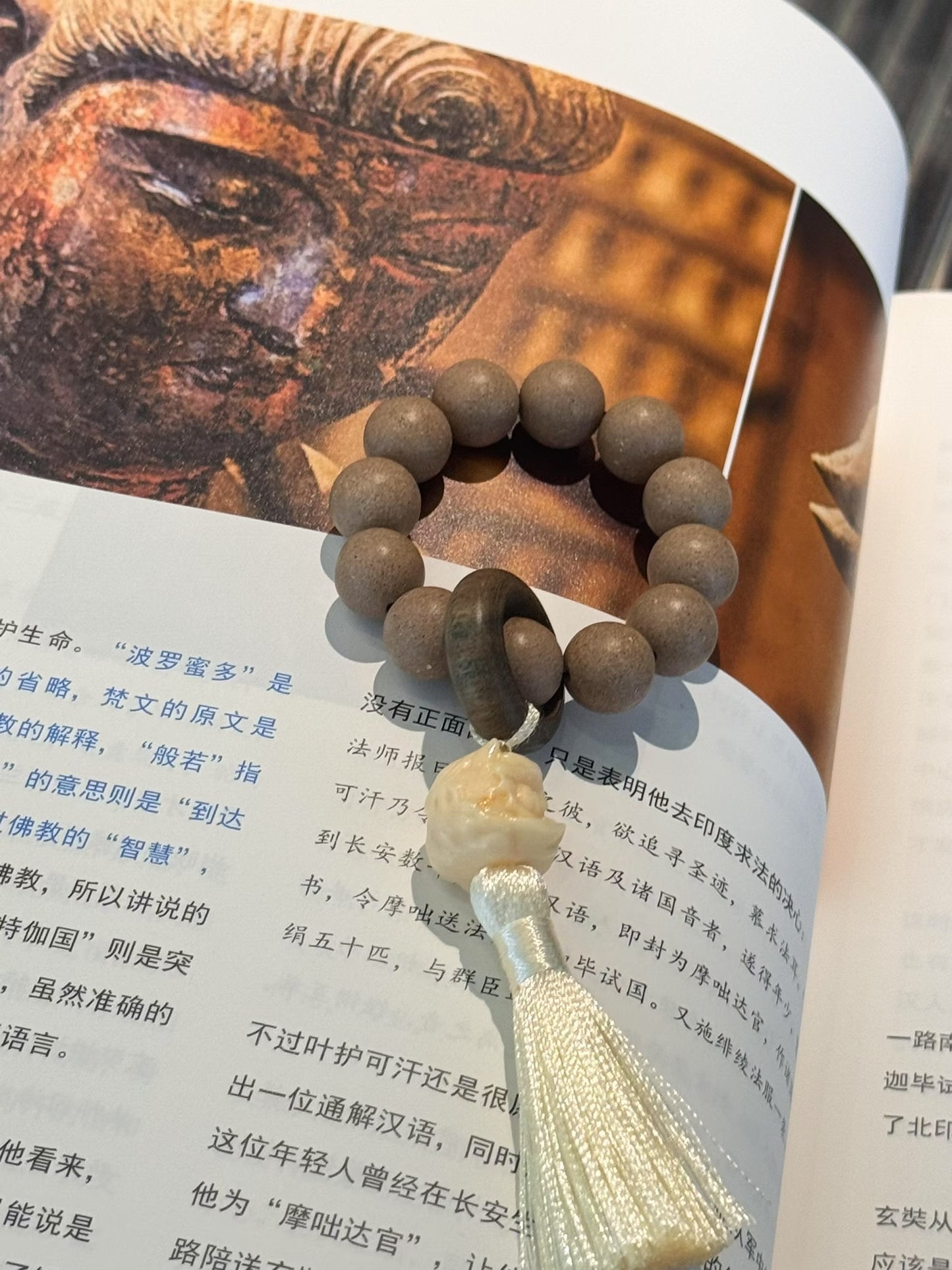 White Dragon's Bloom Handheld Strand