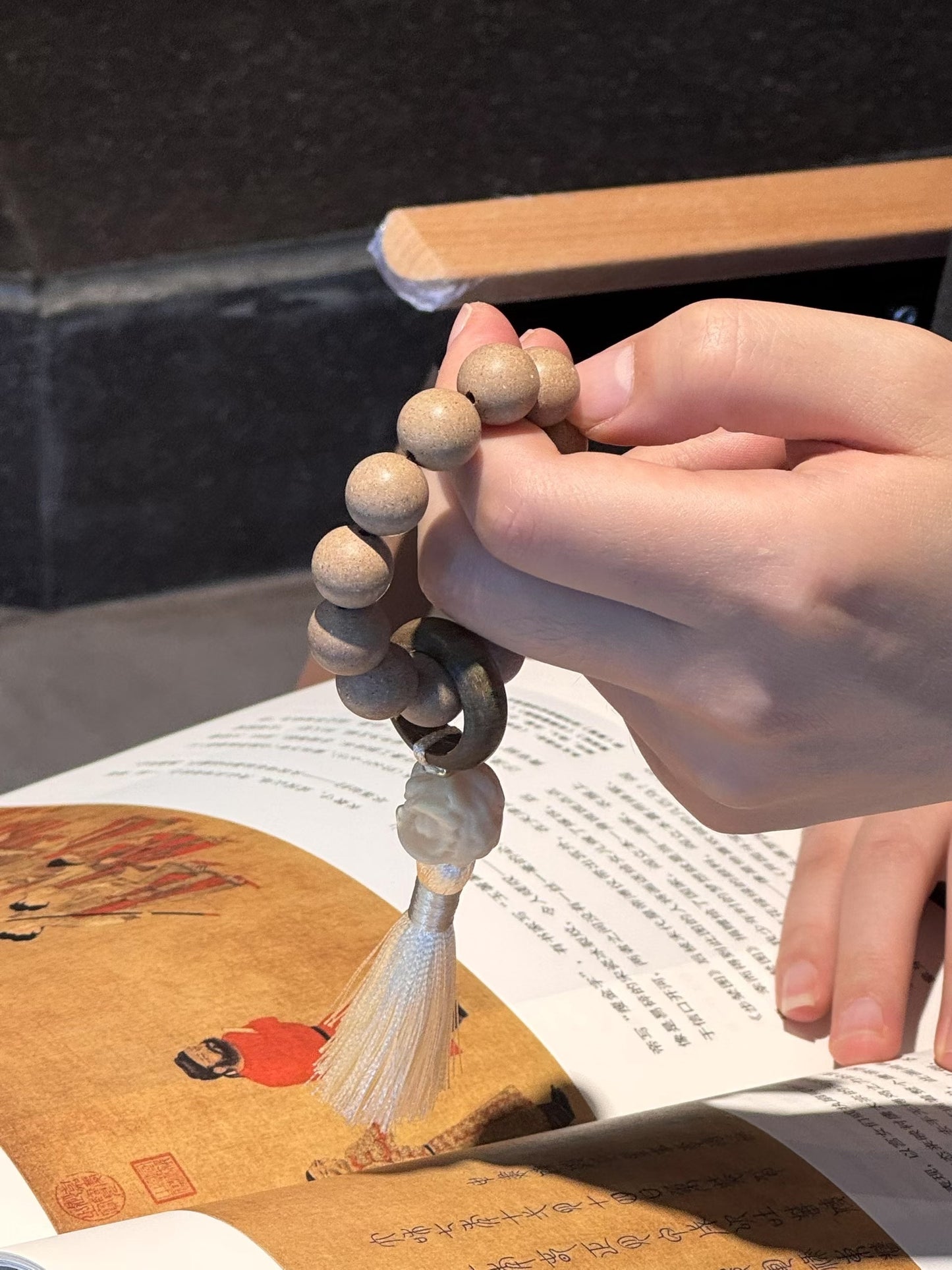 White Dragon's Bloom Handheld Strand