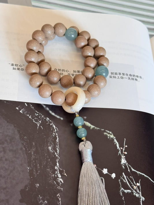 Double-Loop White Ambergris Handheld Strand